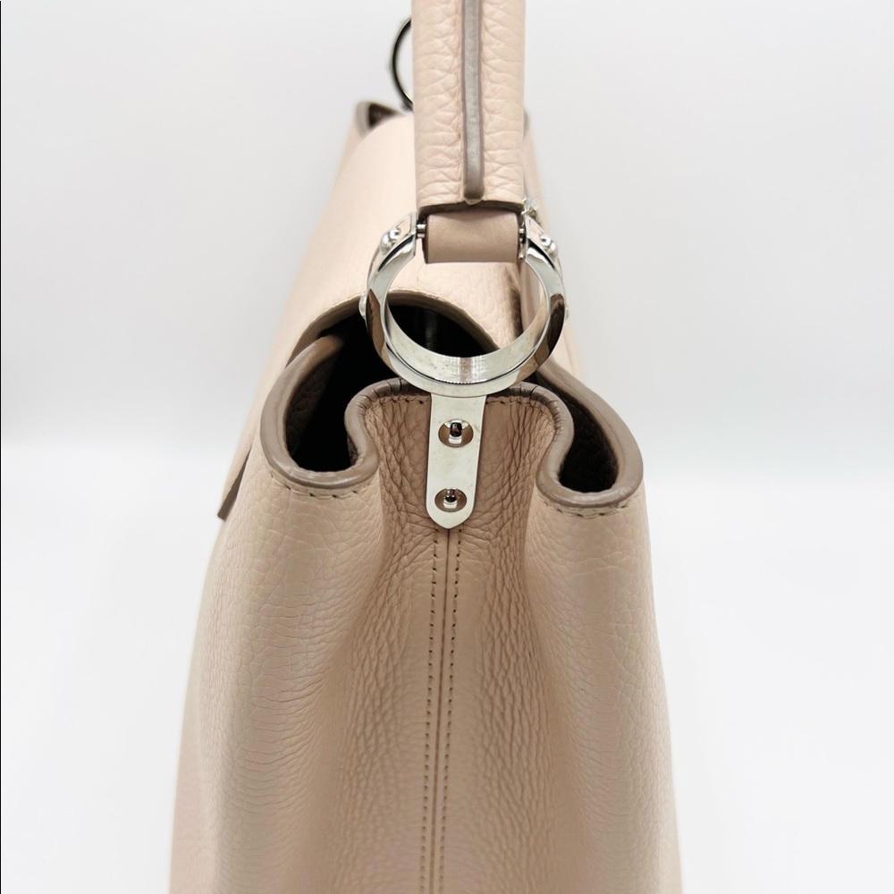Louis Vuitton French Rose Capucines MM - Picture 9 of 17